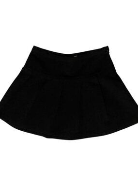 Black pleated skirt